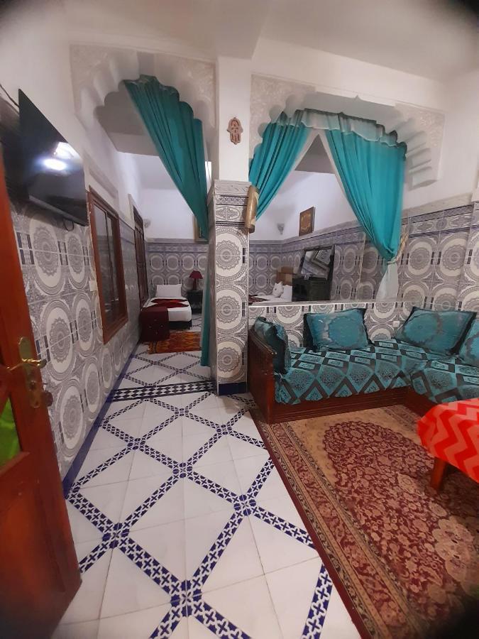 Chennaoui رياد 3*